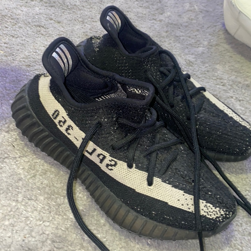 Authentic 2016 Yeezy Boost 350 V2 'Oreo' Mens Size 4 Excellent Condition